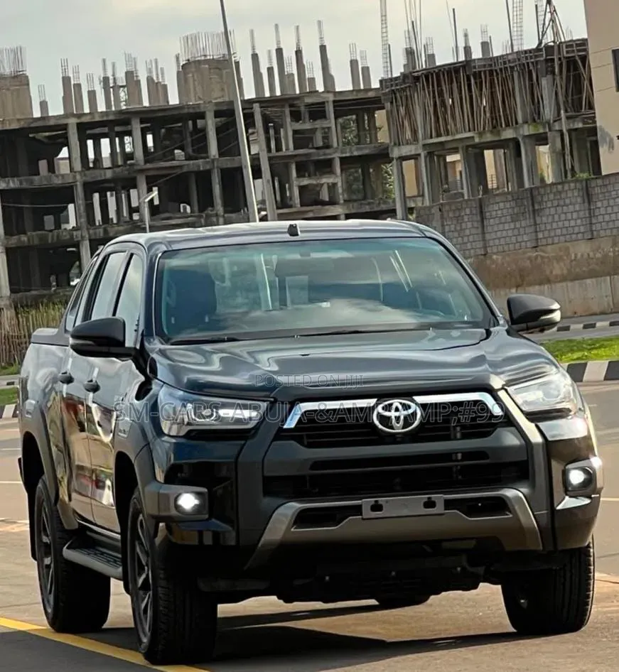 New Toyota Hilux 2025 Black