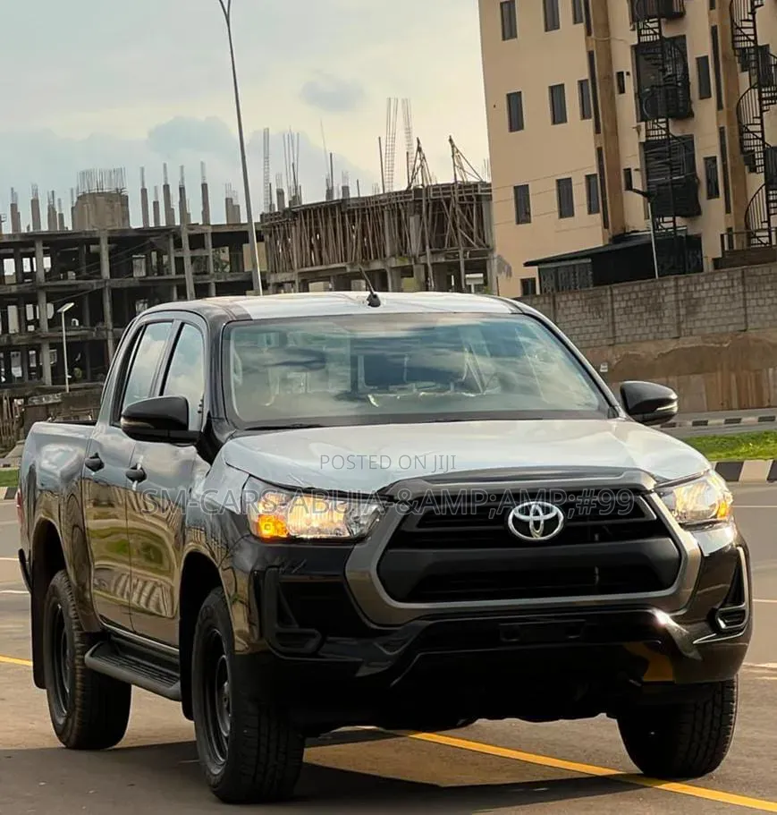 New Toyota Hilux 2025 Black
