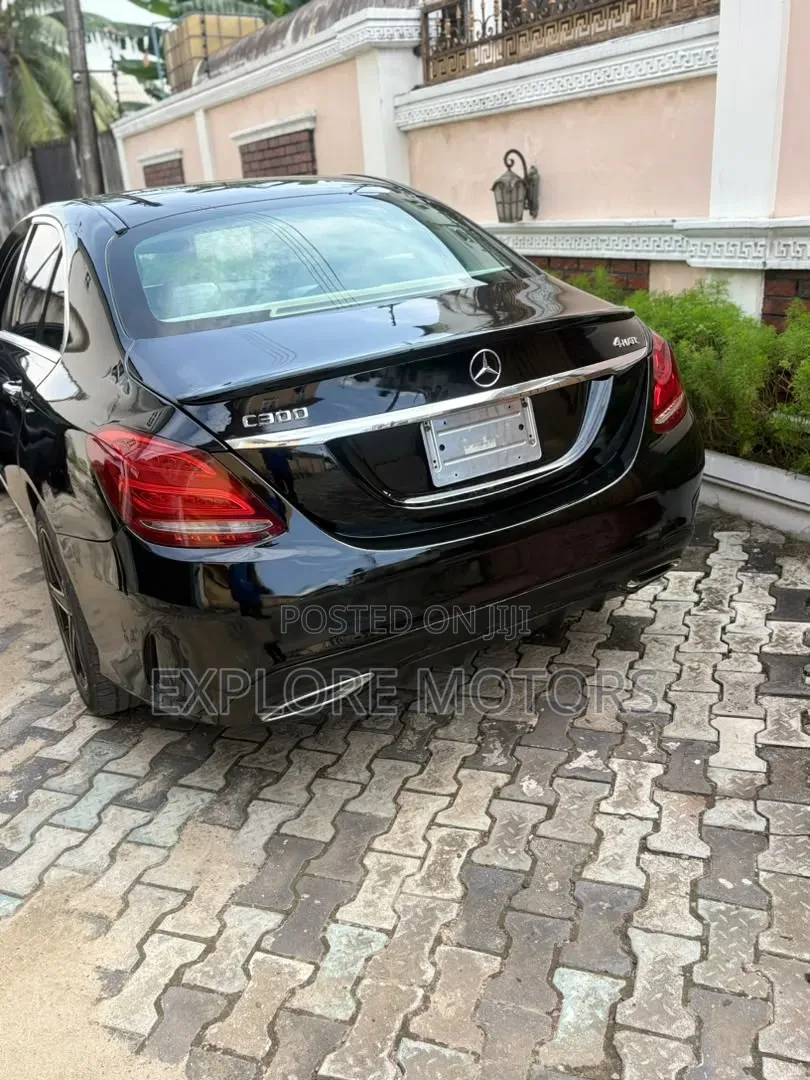 Mercedes-Benz C300 2014 Black