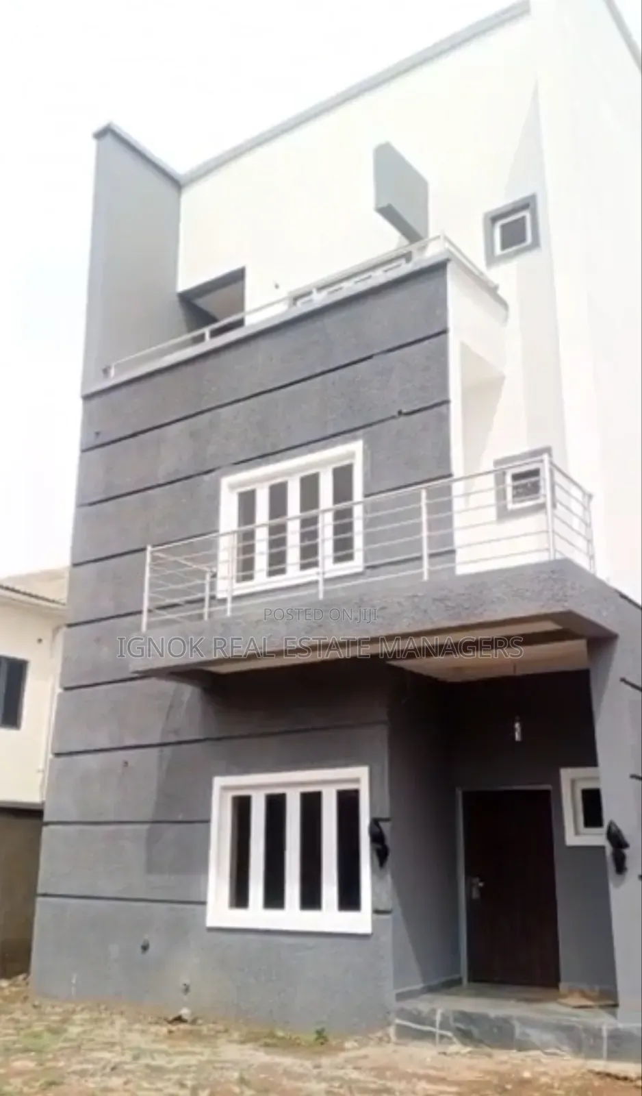 4bdrm Duplex in Life Camp for sale