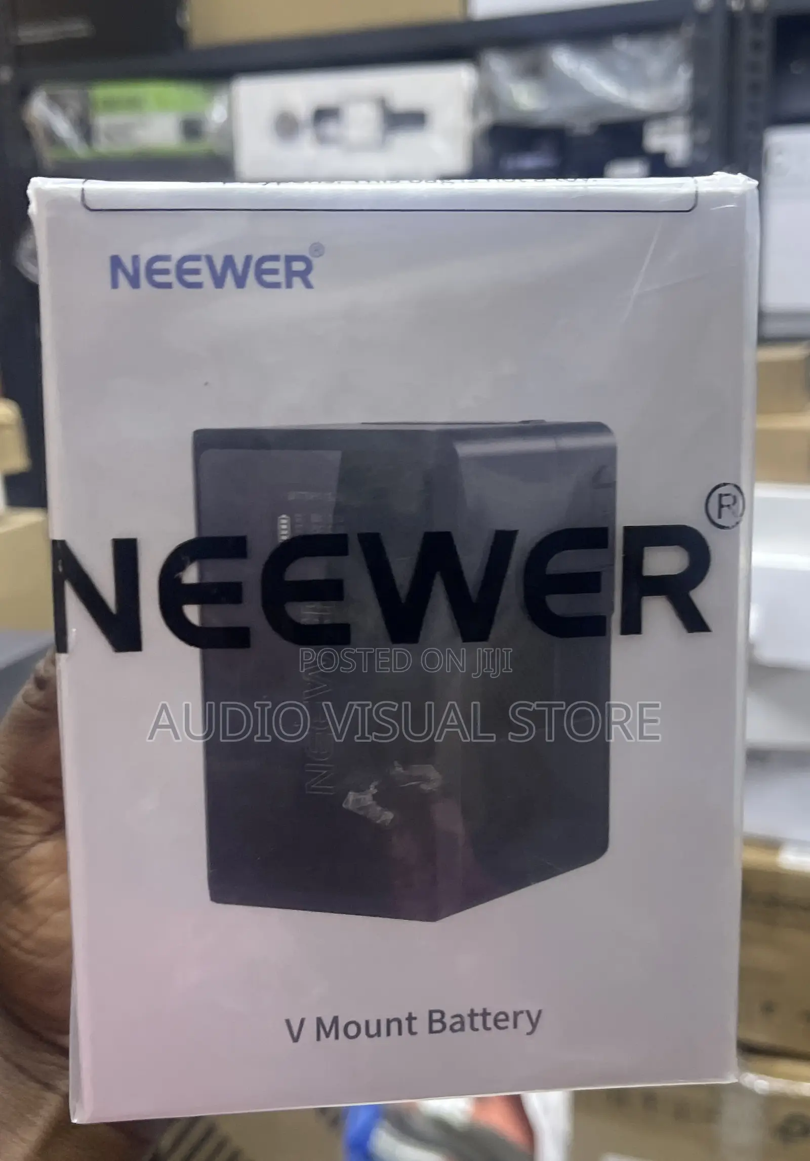 NEEWER v Mount Battery