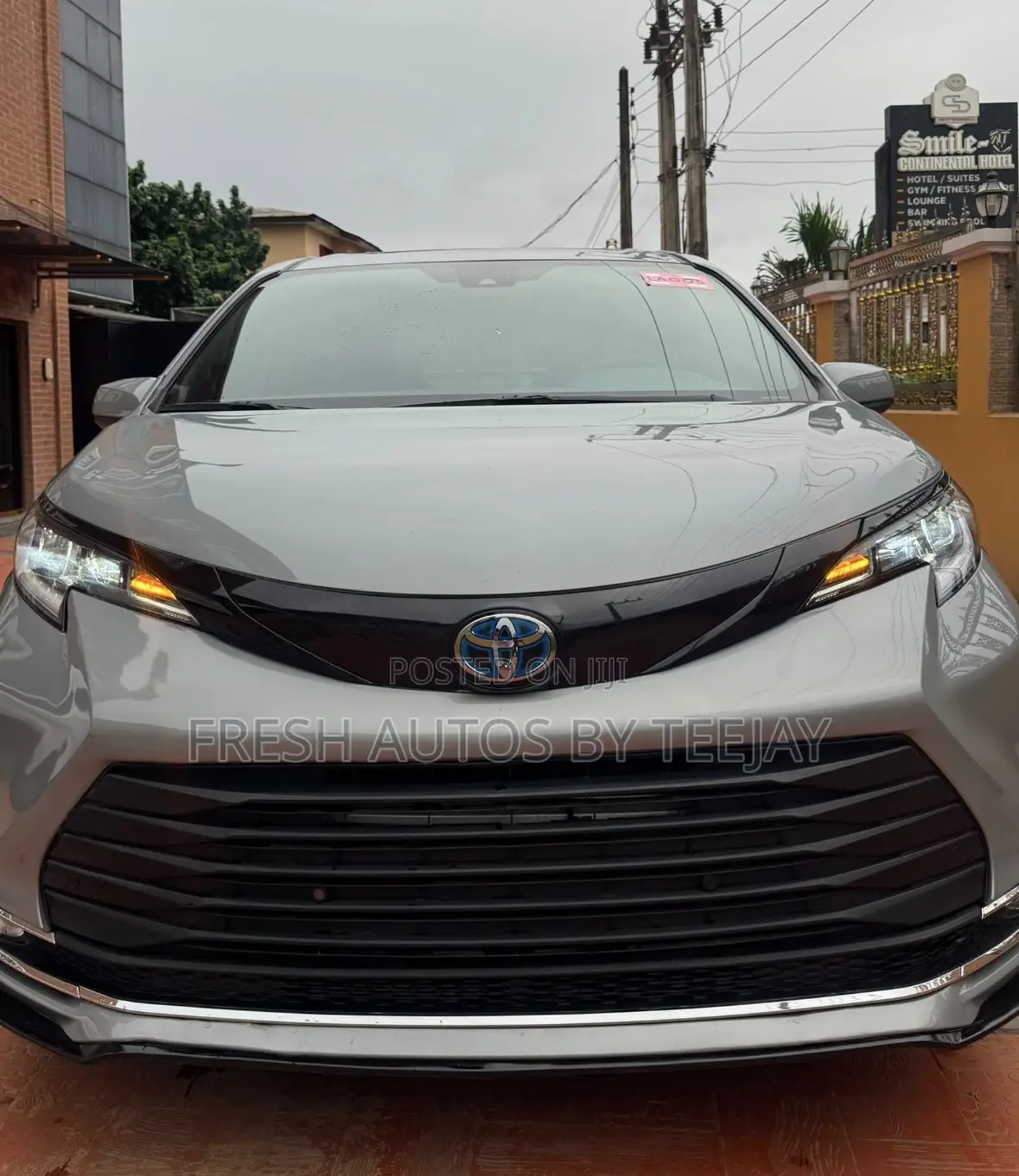 Toyota Sienna XLE 7-Passenger AWD 2025 Gray