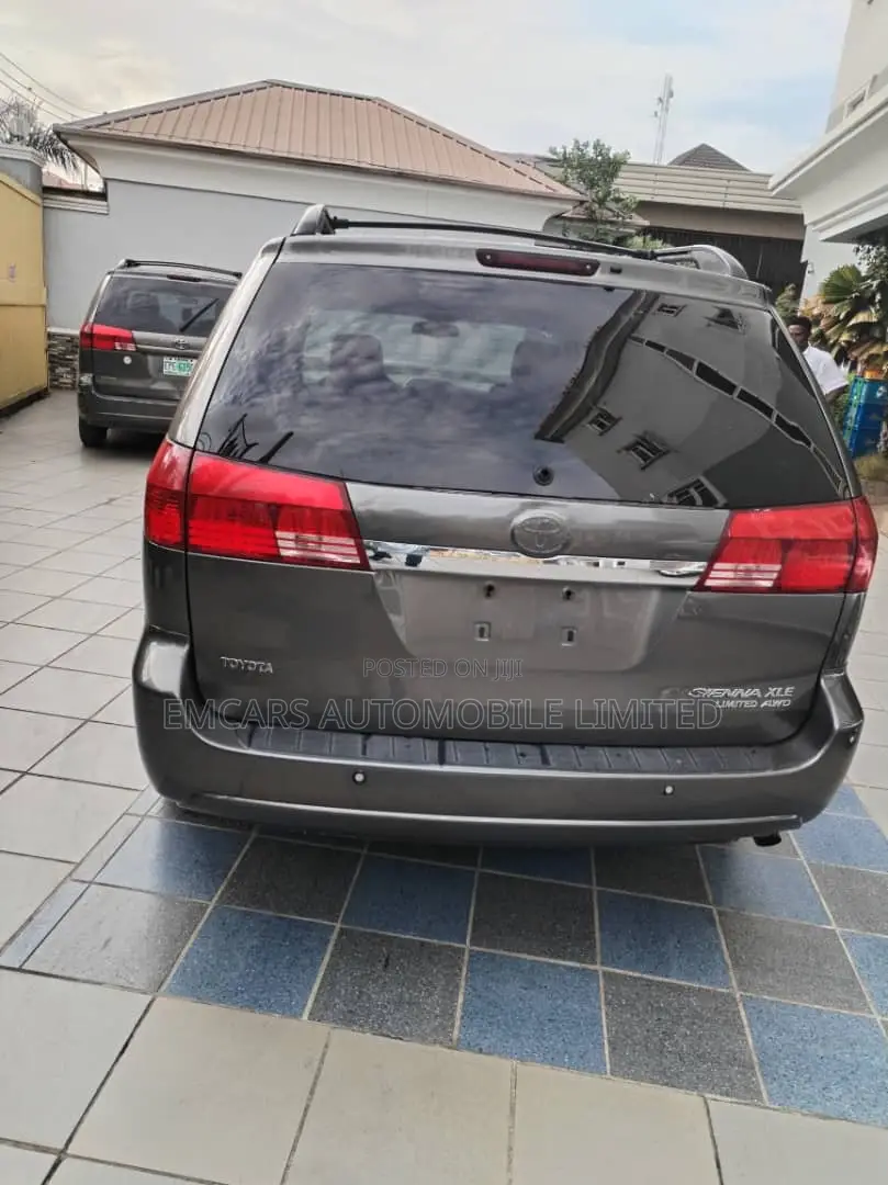 Toyota Sienna XLE Limited AWD 2005 Gray