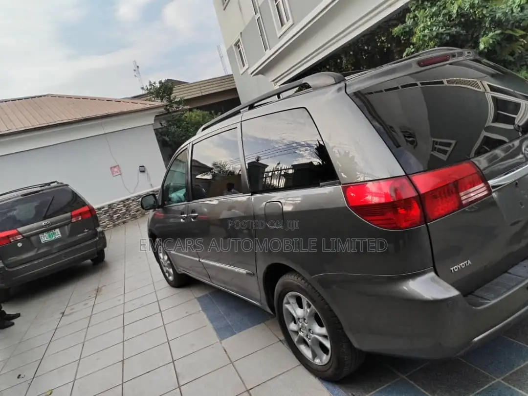 Toyota Sienna XLE Limited AWD 2005 Gray