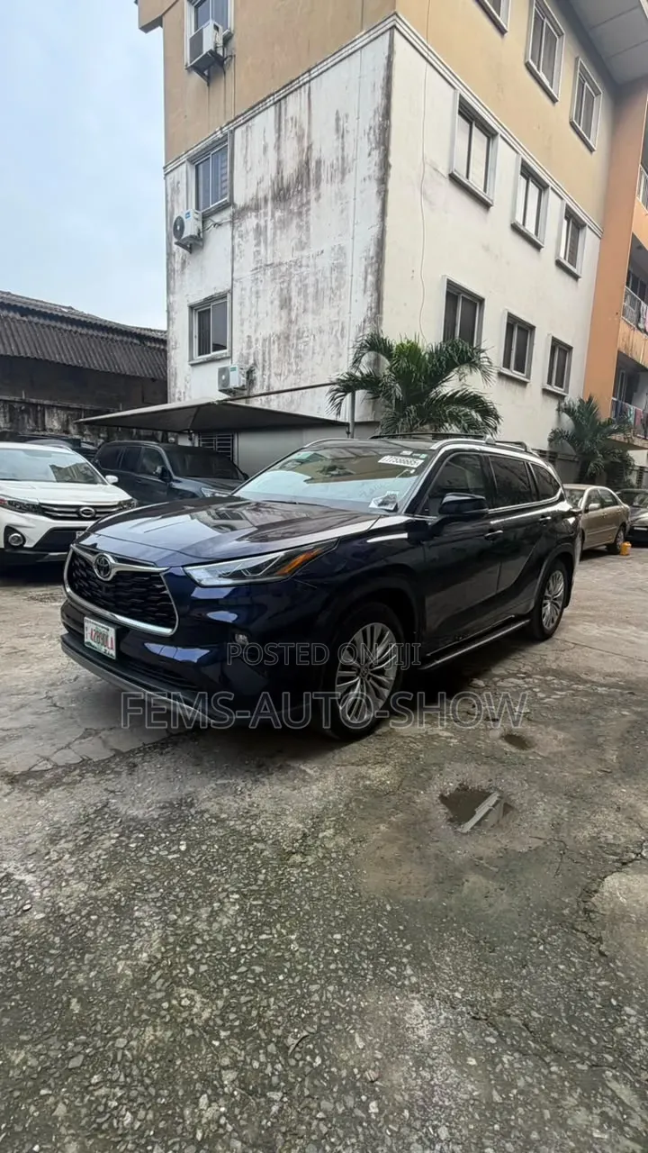 Toyota Highlander Platinum AWD 2026 Blue