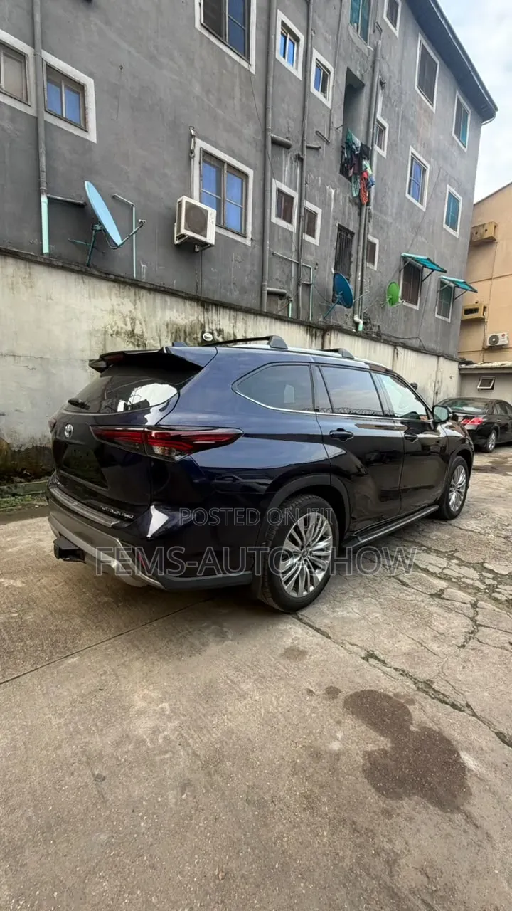 Toyota Highlander Platinum AWD 2026 Blue