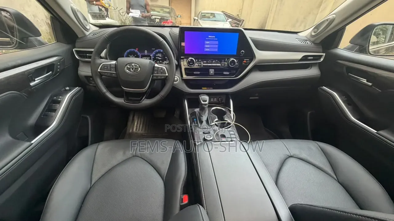 Toyota Highlander Platinum AWD 2026 Blue
