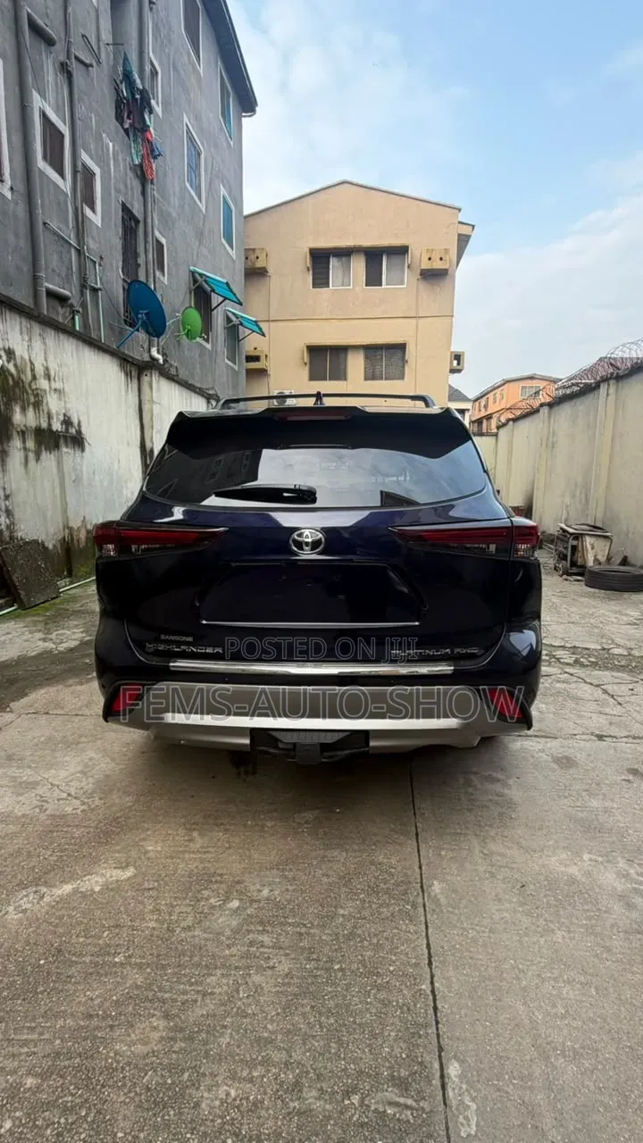 Toyota Highlander Platinum AWD 2026 Blue