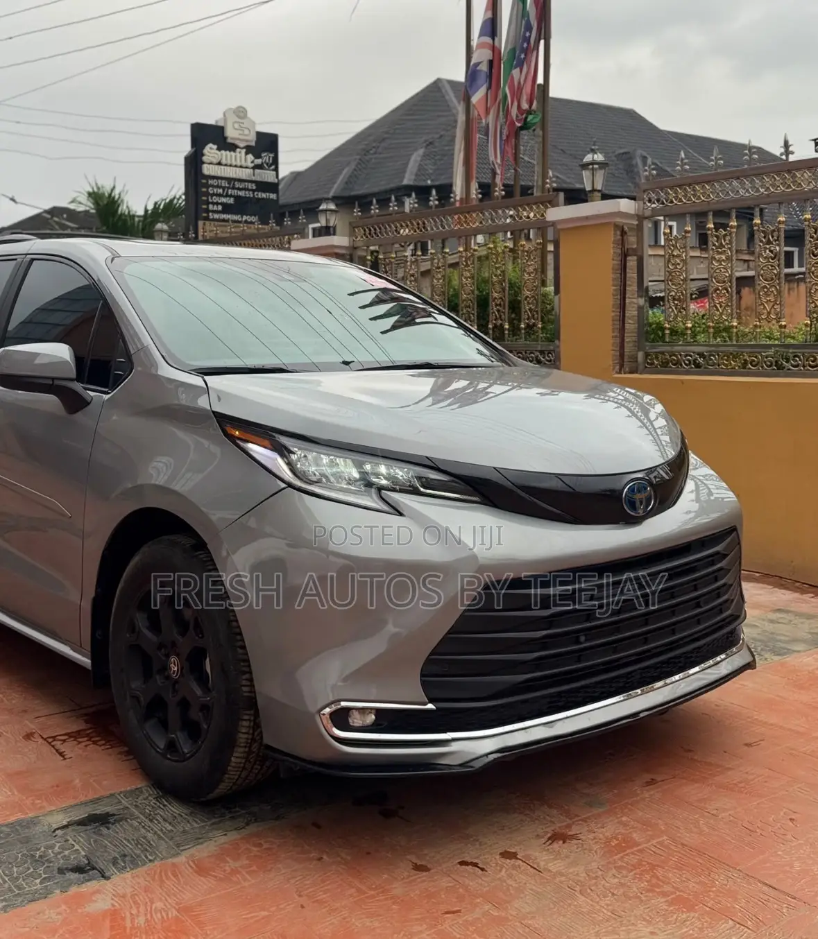 Toyota Sienna XLE 7-Passenger AWD 2025 Gray
