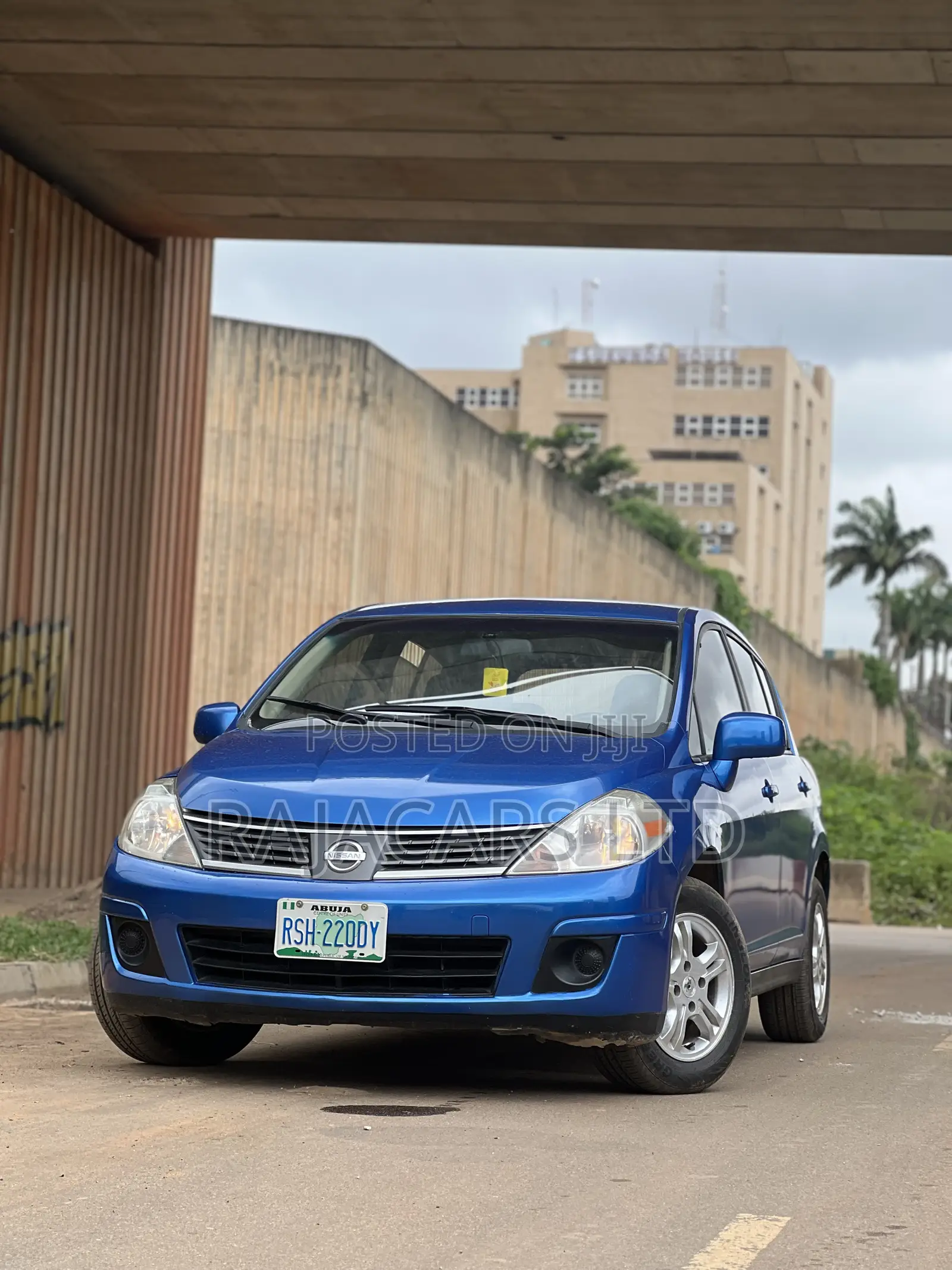 Nissan Versa 1.8 S Hatchback 2007 Blue