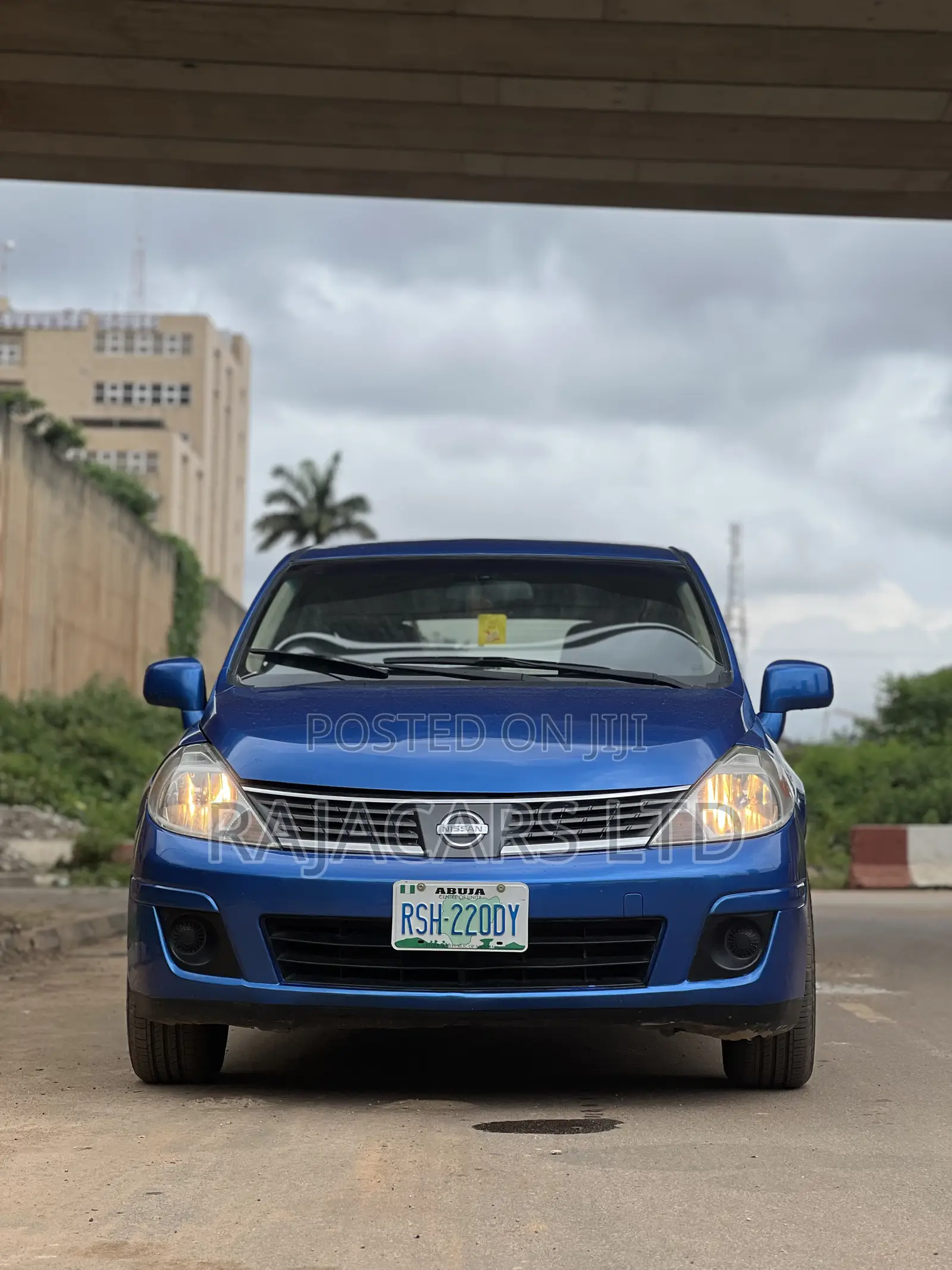 Nissan Versa 1.8 S Hatchback 2007 Blue