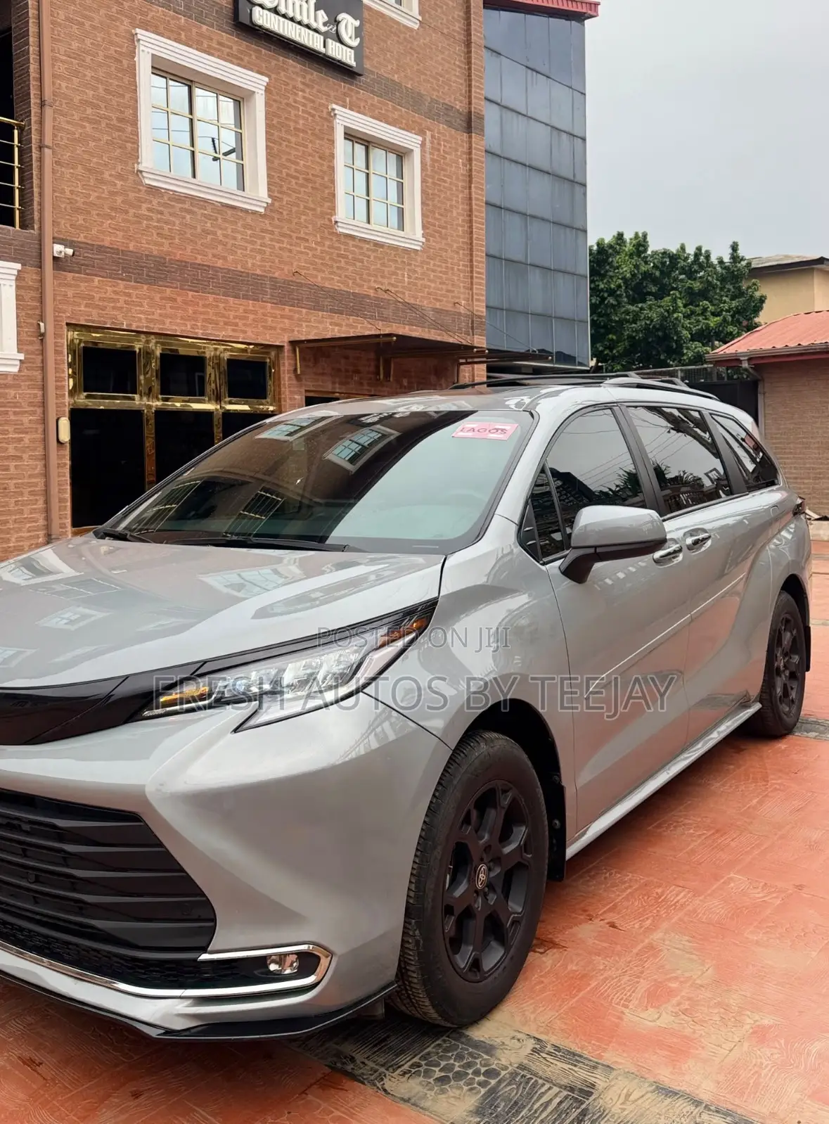 Toyota Sienna XLE 7-Passenger AWD 2025 Gray