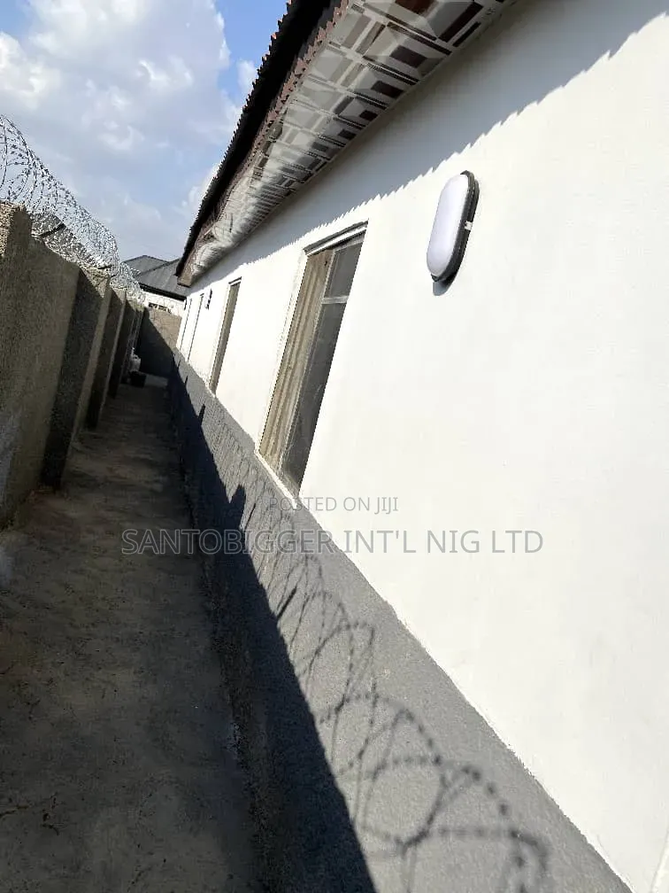1bdrm Bungalow in Santobigger, Kiami for rent
