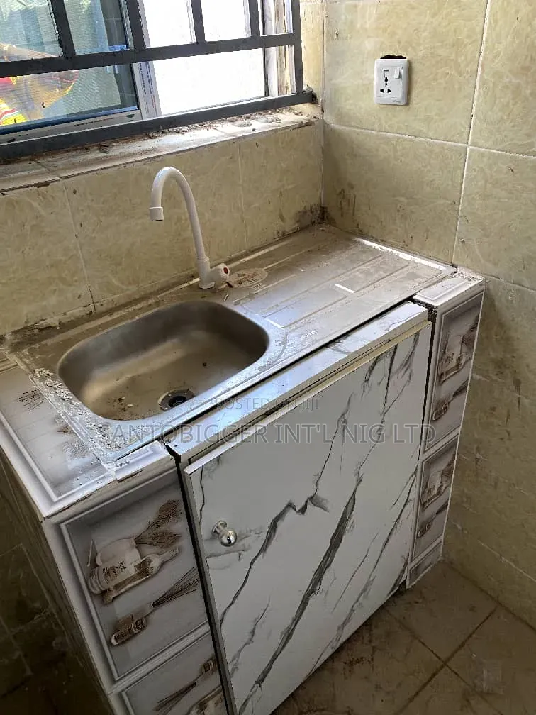 1bdrm Bungalow in Santobigger, Kiami for rent