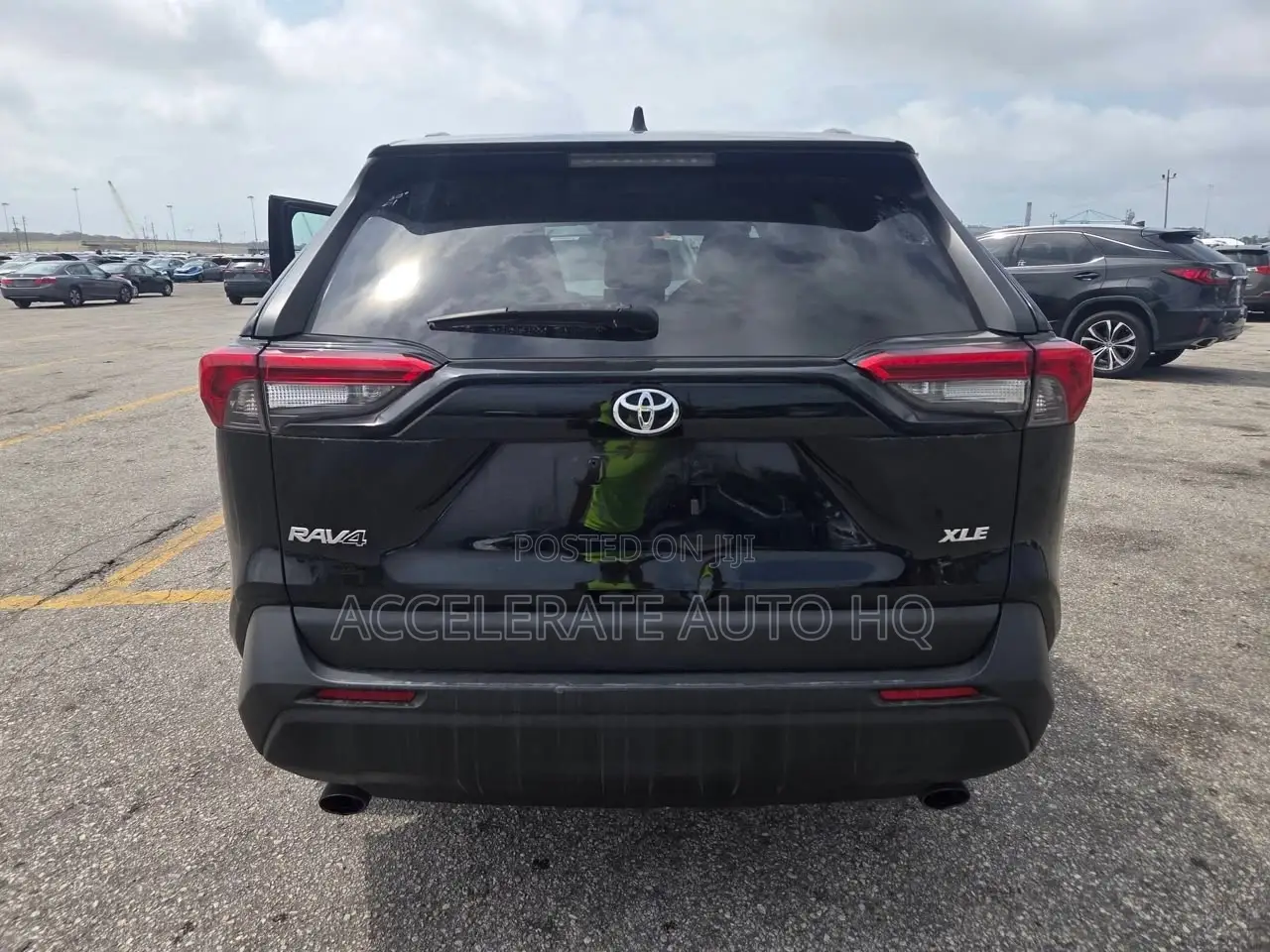 Toyota RAV4 XLE 2021 Black