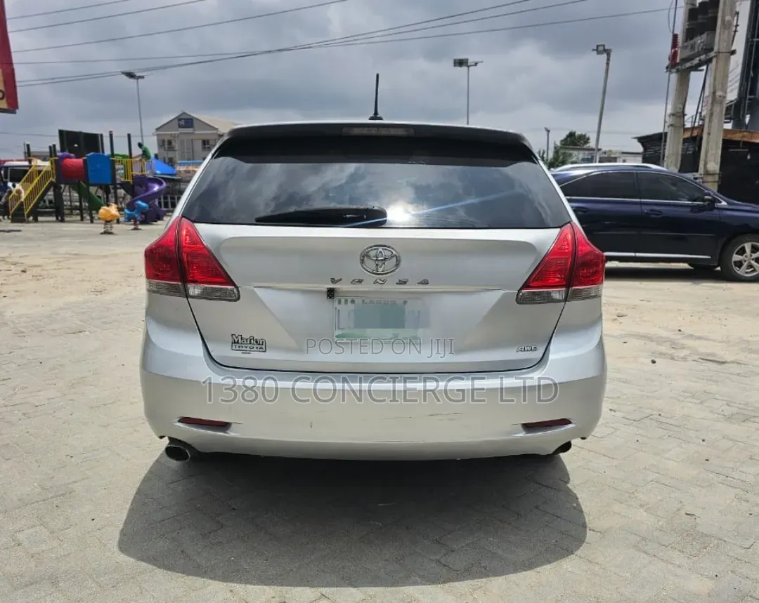 Toyota Venza 2011 Silver