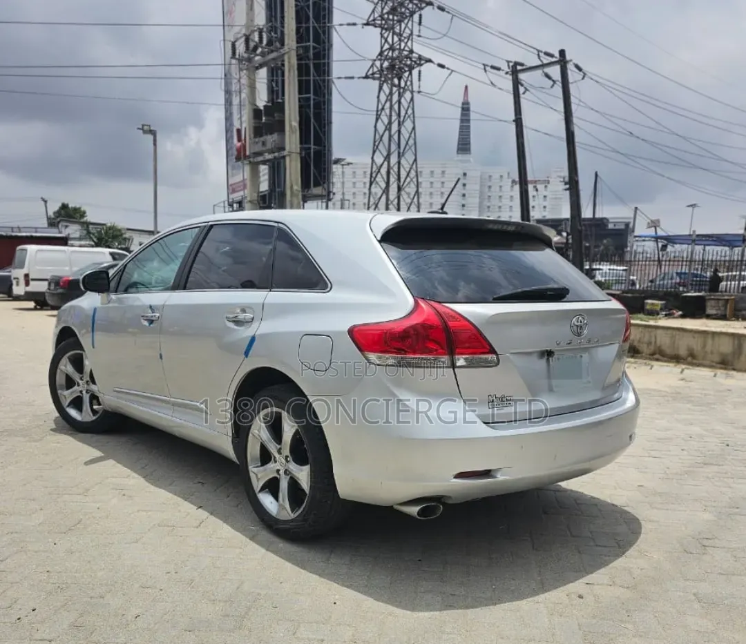 Toyota Venza 2011 Silver