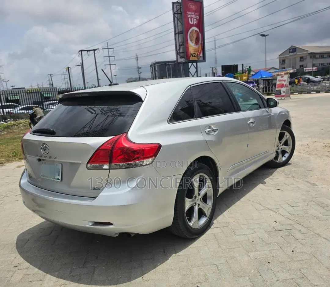 Toyota Venza 2011 Silver