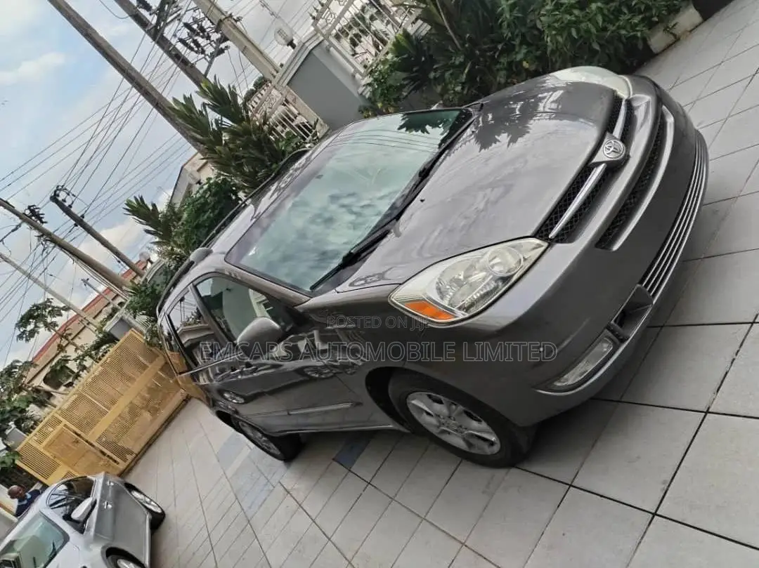 Toyota Sienna XLE Limited AWD 2005 Gray