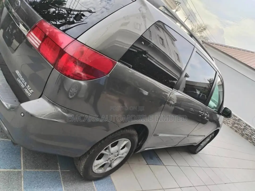Toyota Sienna XLE Limited AWD 2005 Gray