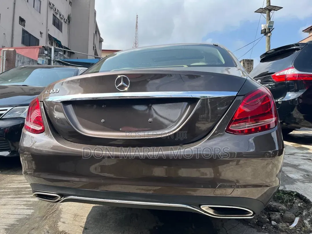 Mercedes-Benz C300 Luxury Sedan RWD (2.0L 4cyl 7A) 2016 Brown