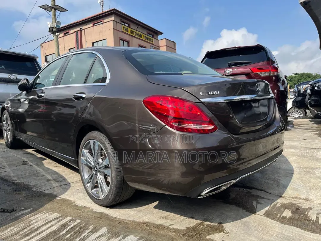 Mercedes-Benz C300 Luxury Sedan RWD (2.0L 4cyl 7A) 2016 Brown