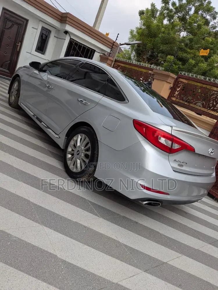 Hyundai Sonata Limited 4dr Sedan (2.4L 4cyl 6A) 2015 Silver