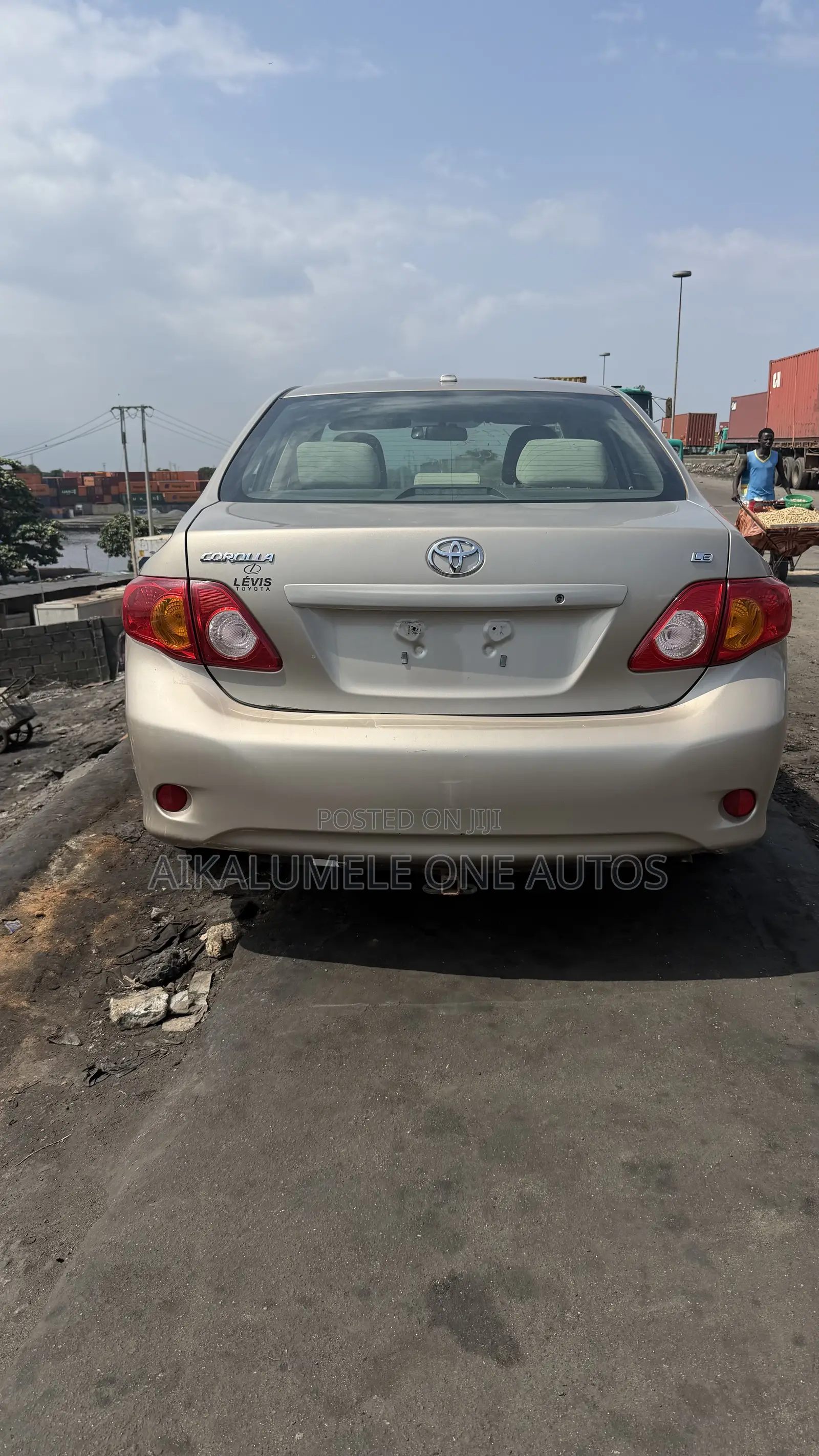 Toyota Corolla LE 4dr Sedan (1.8L 4cyl 4A) 2010 Gold
