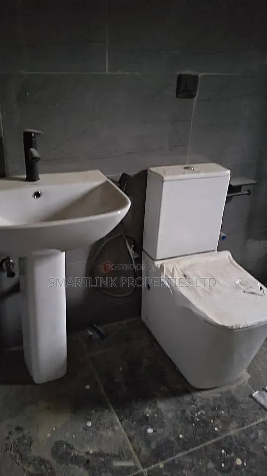 3bdrm Block of Flats in Kaura District, for rent