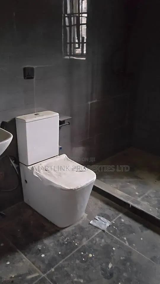 3bdrm Block of Flats in Kaura District, for rent