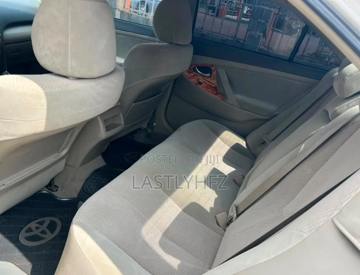 Toyota Camry LE 4dr Sedan (2.5L 4cyl 6A) 2011 White