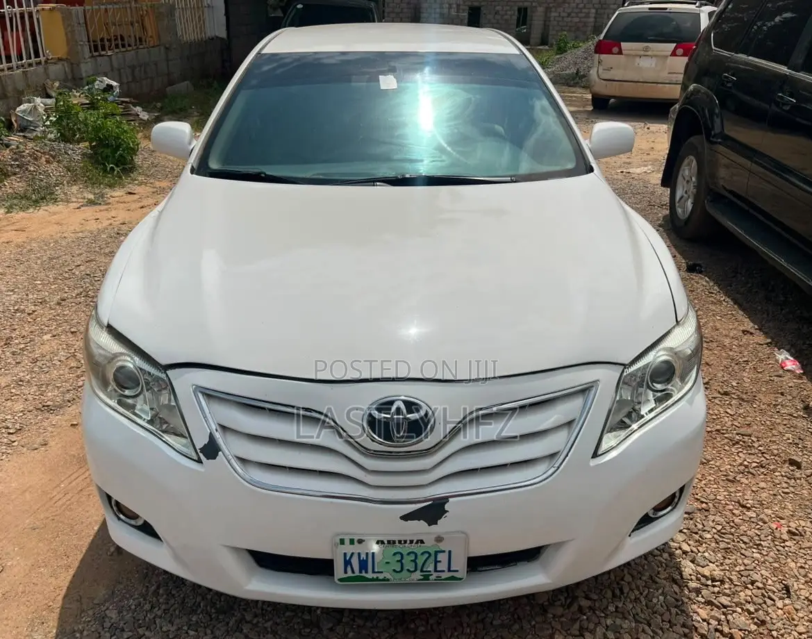 Toyota Camry LE 4dr Sedan (2.5L 4cyl 6A) 2011 White