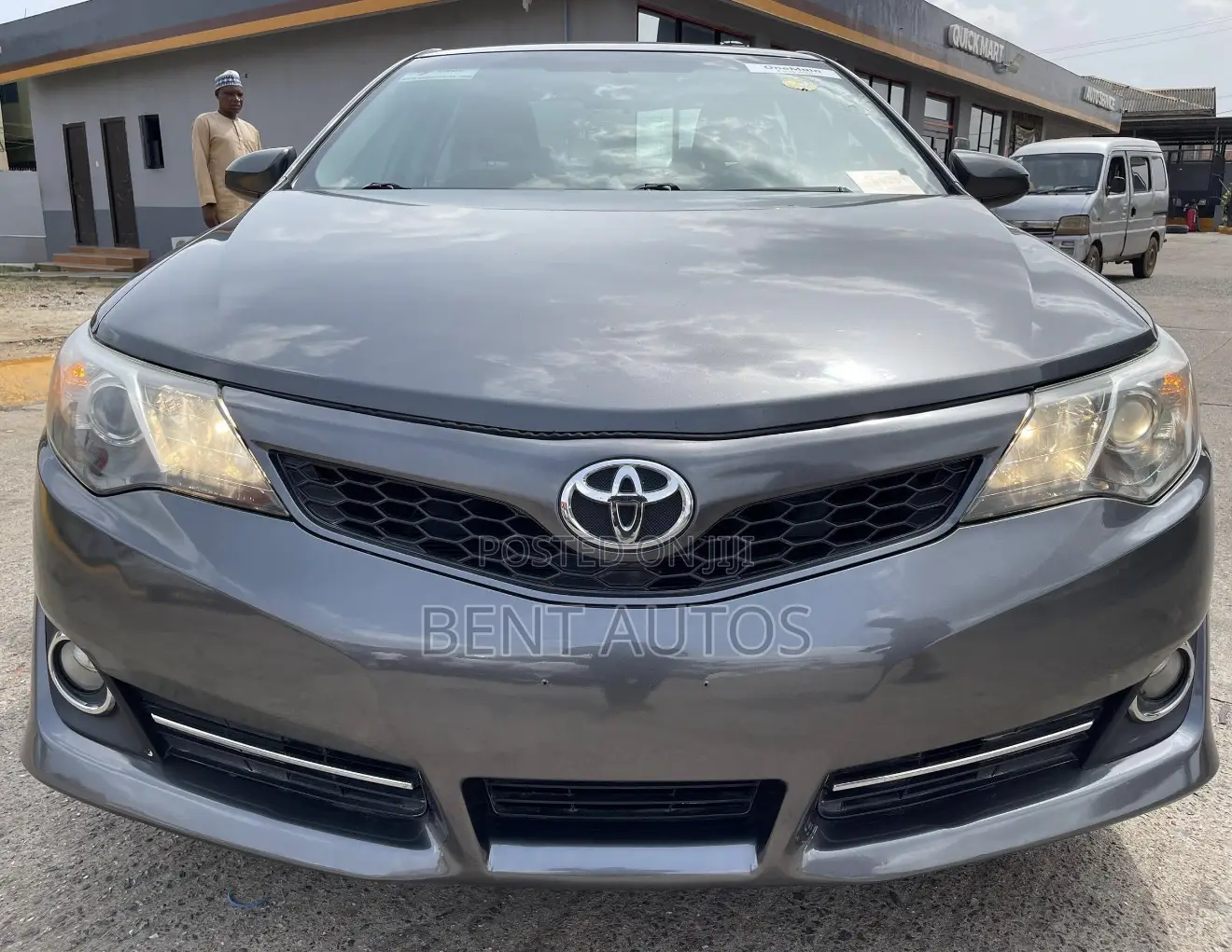 Toyota Camry SE 4dr Sedan (2.5L 4cyl 6A) 2012 Gray