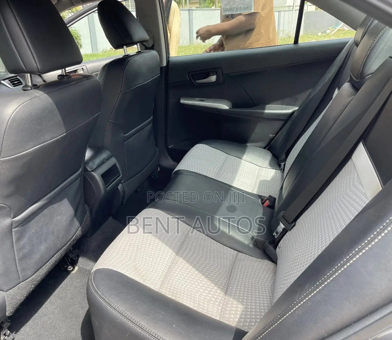 Toyota Camry SE 4dr Sedan (2.5L 4cyl 6A) 2012 Gray