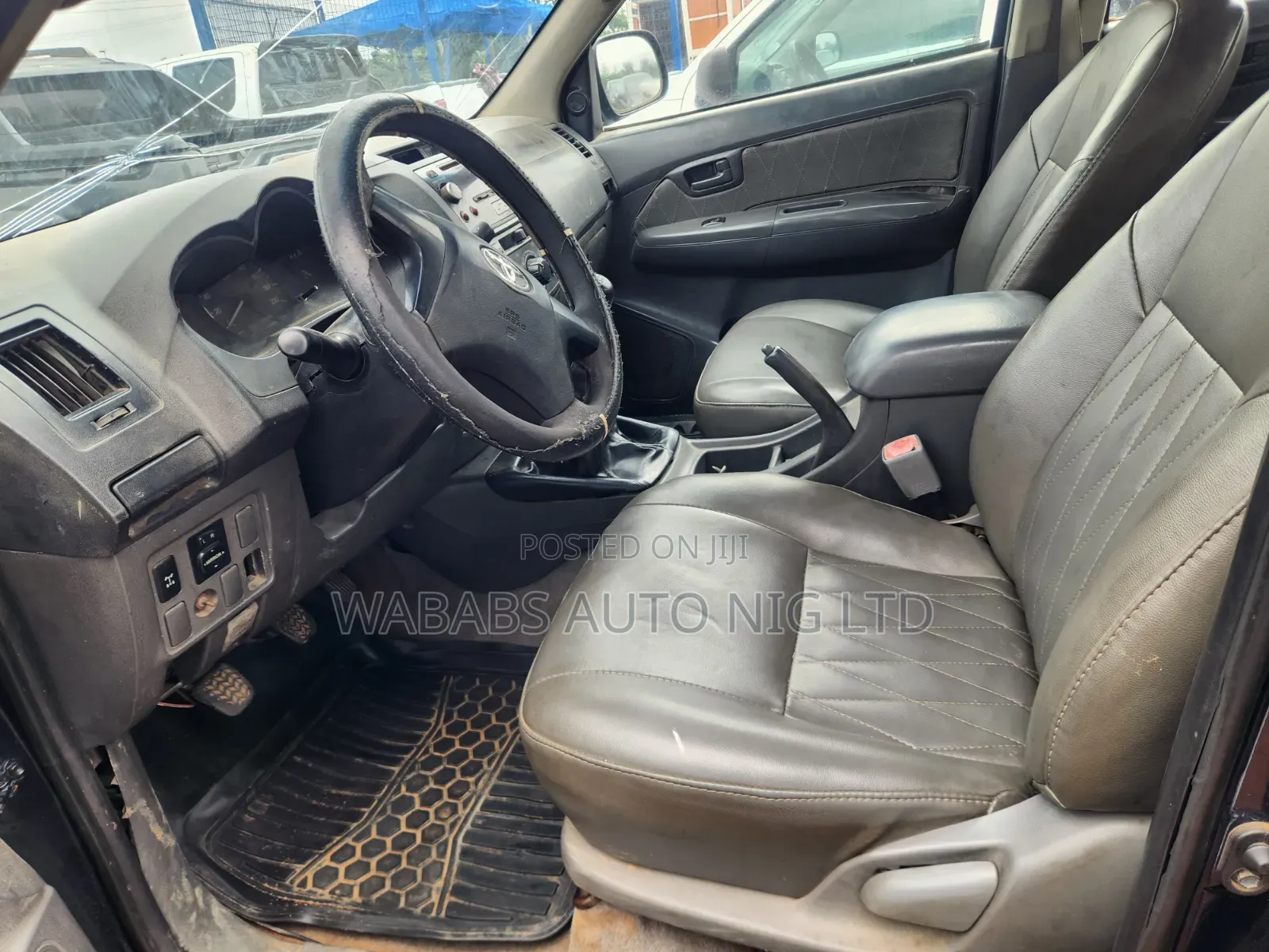 Toyota Hilux 2013 Black