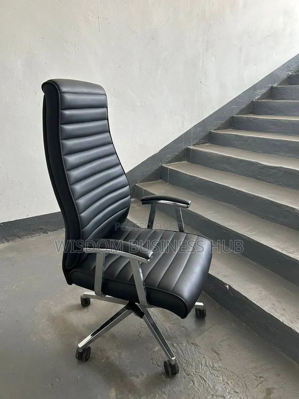 Managerial Office Chair With Ribbed Padding