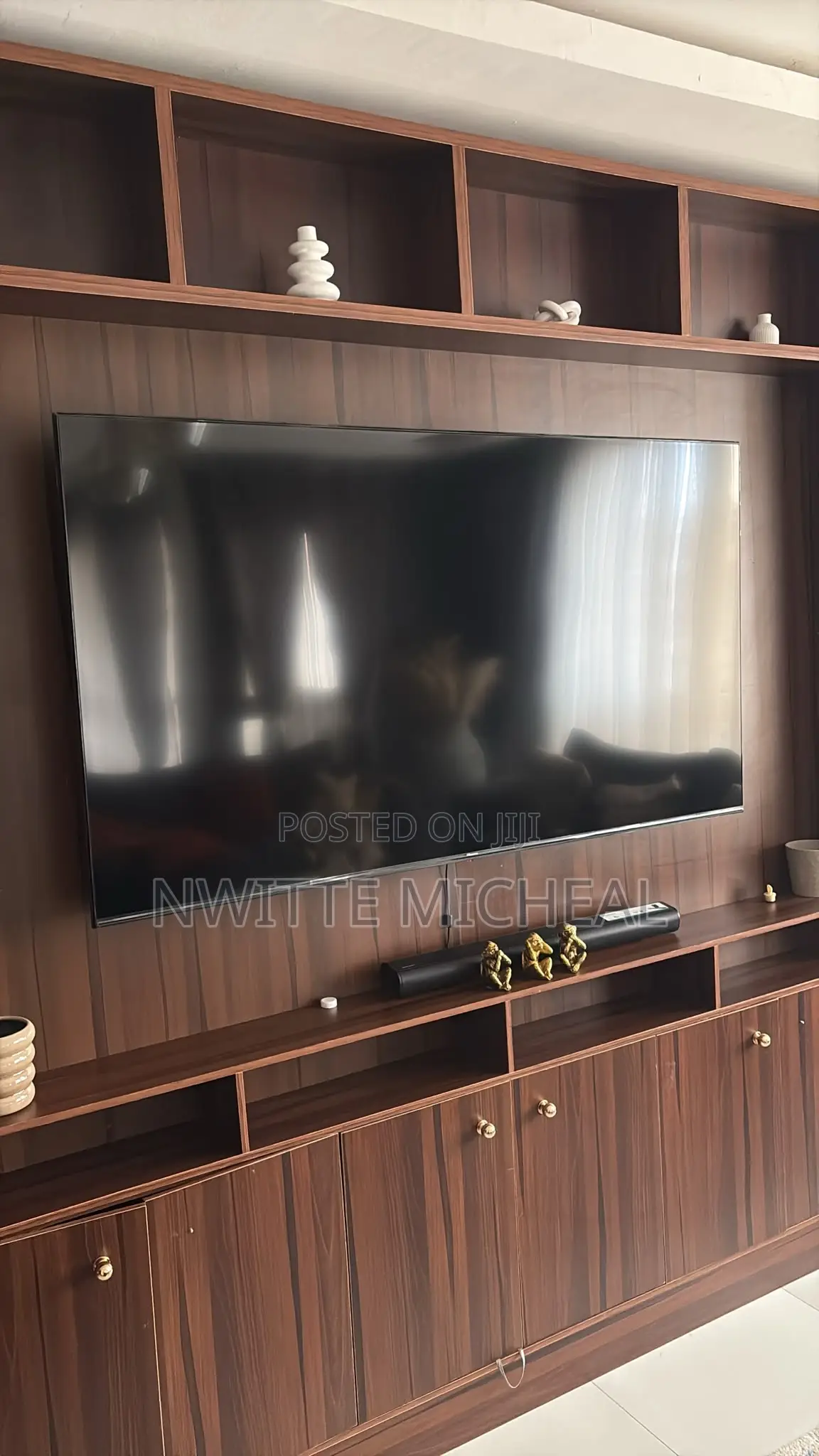 Hisense 70 Inches Smart TV, With Follow Come External Sound System