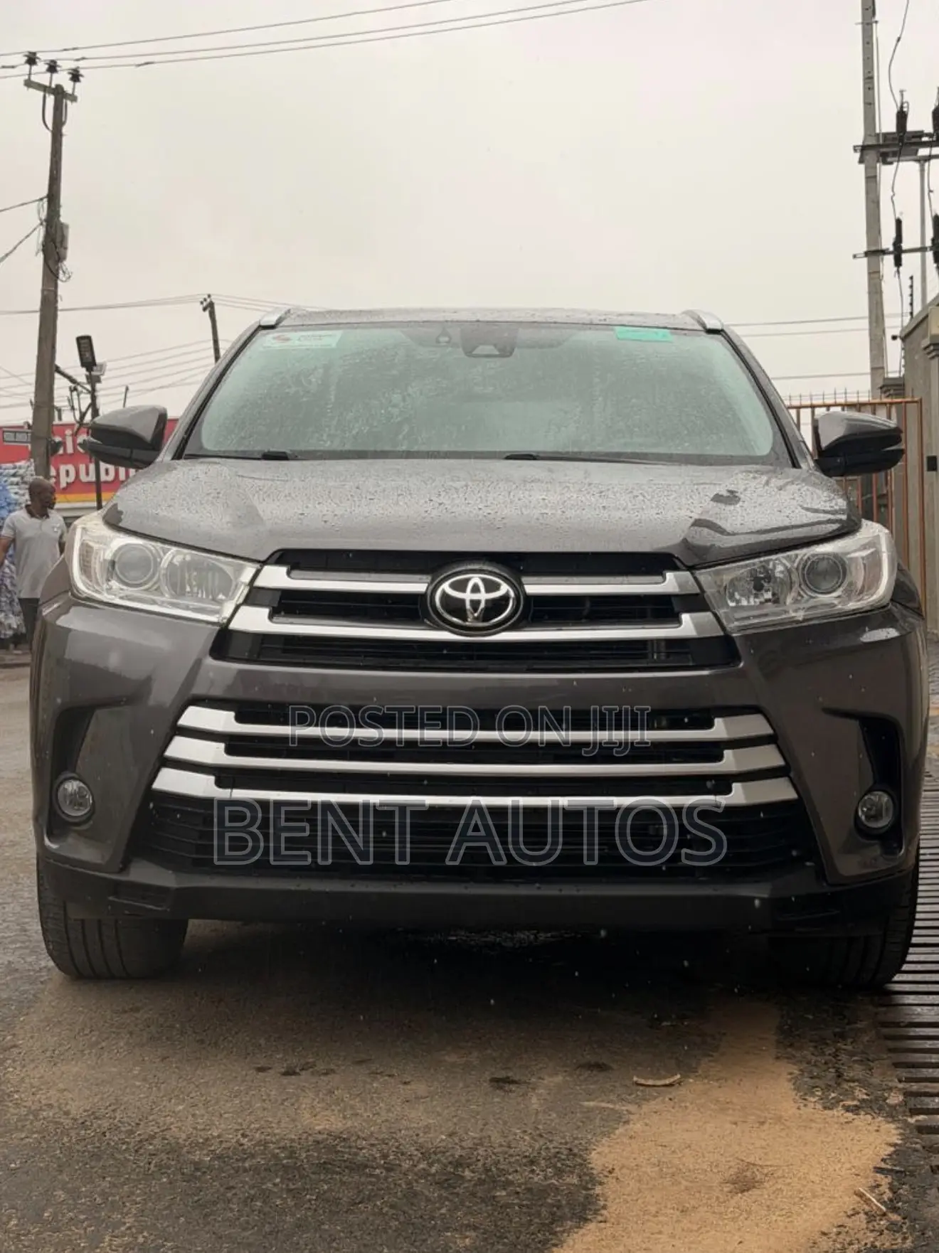 Toyota Highlander XLE 4x4 V6 (3.5L 6cyl 8A) 2018 Gray