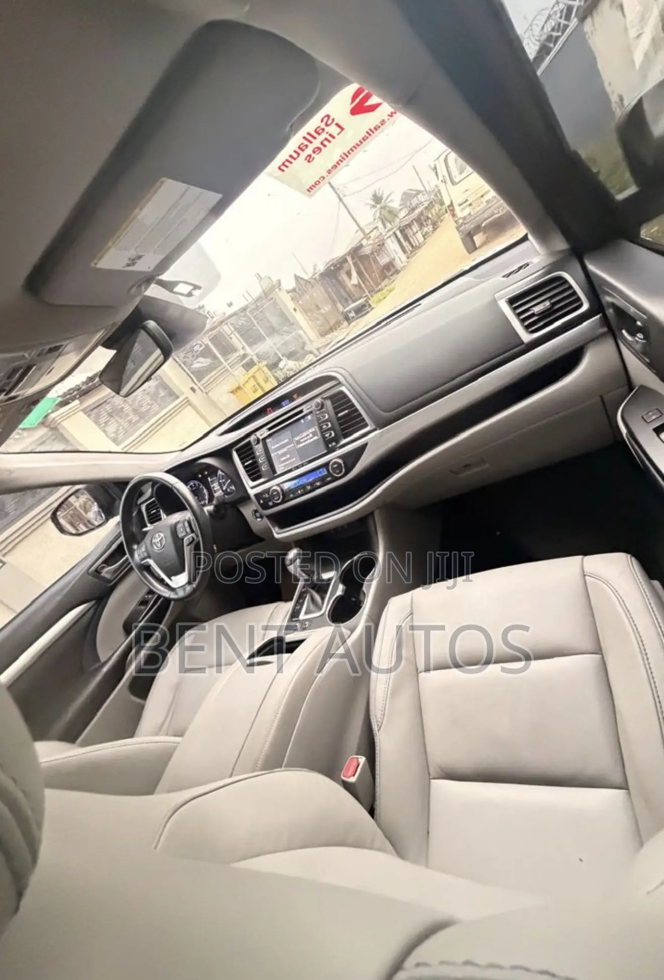 Toyota Highlander XLE 4x4 V6 (3.5L 6cyl 8A) 2018 Gray
