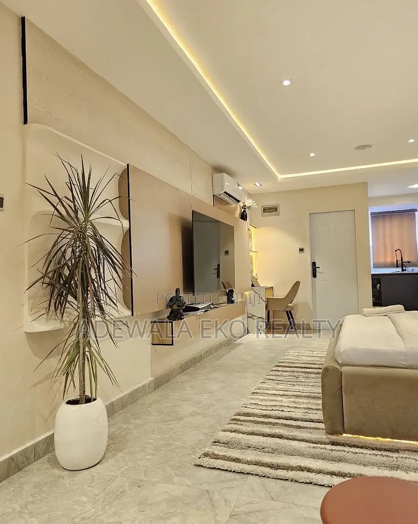 Spacious Studio Shortlet Lekki Phase 1 (PS5,24/7 Power)