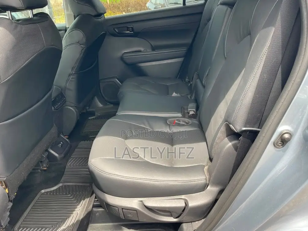 Toyota Highlander LE 2022 Blue