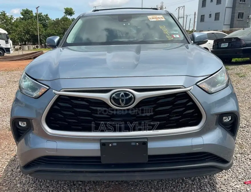 Toyota Highlander LE 2022 Blue