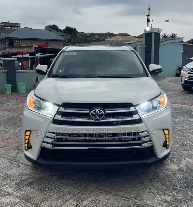 Toyota Highlander XLE 4dr SUV AWD (3.5L 6cyl 6A) 2015 White