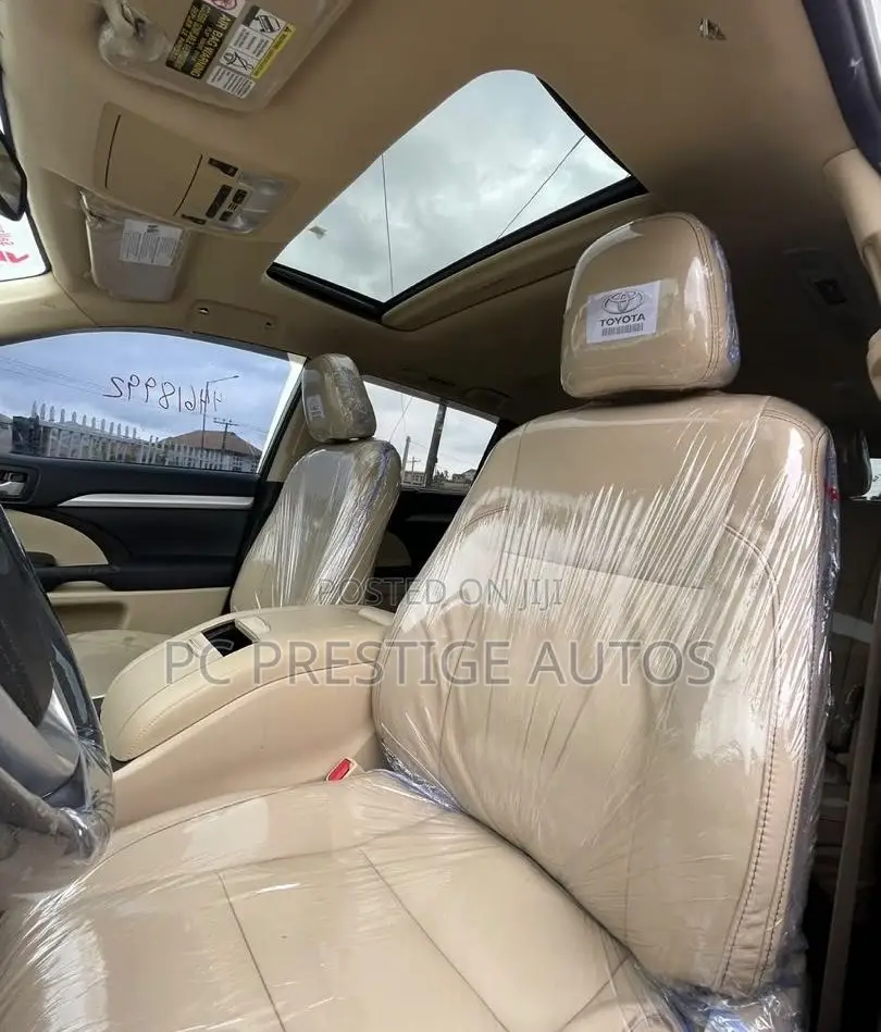 Toyota Highlander XLE 4dr SUV AWD (3.5L 6cyl 6A) 2015 White