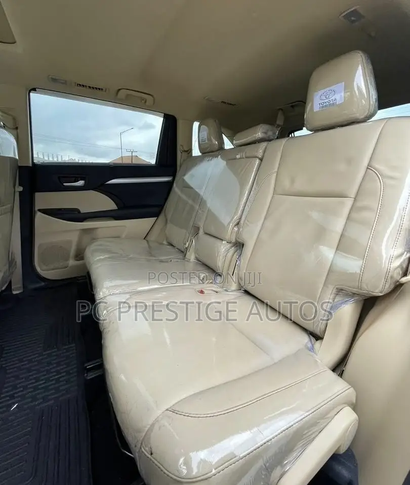 Toyota Highlander XLE 4dr SUV AWD (3.5L 6cyl 6A) 2015 White