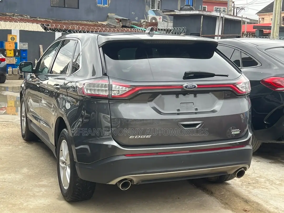Ford Edge Titanium 4dr FWD 2017 Gray