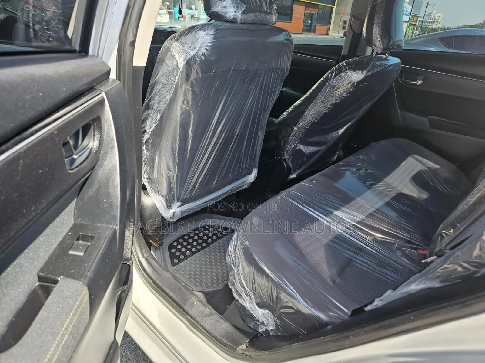 Toyota Corolla LE Eco (1.8L 4cyl 2A) 2018 Silver