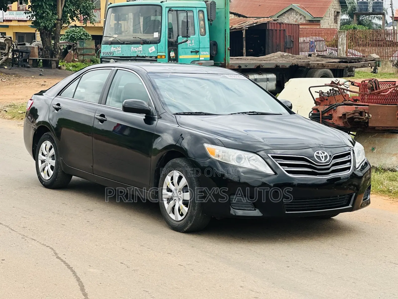 Toyota Camry LE 4dr Sedan (2.5L 4cyl 6A) 2011 Gray