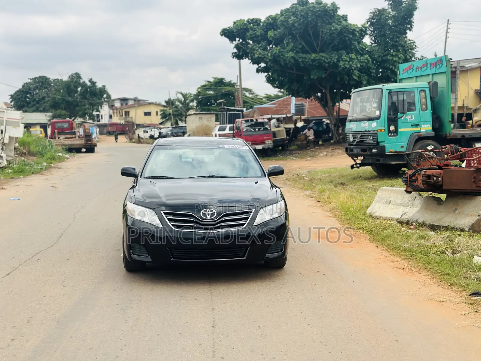Toyota Camry LE 4dr Sedan (2.5L 4cyl 6A) 2011 Gray