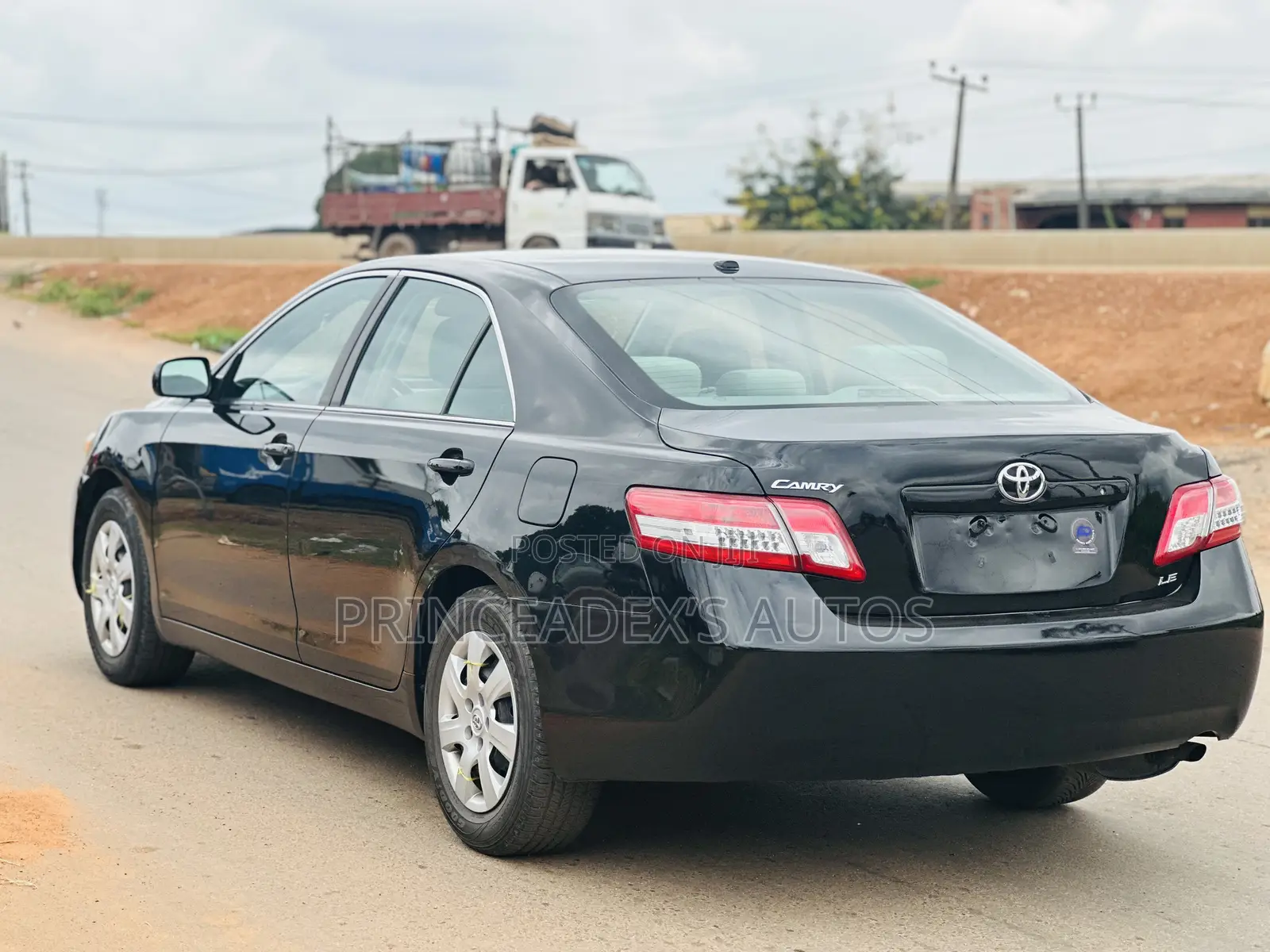 Toyota Camry LE 4dr Sedan (2.5L 4cyl 6A) 2011 Gray